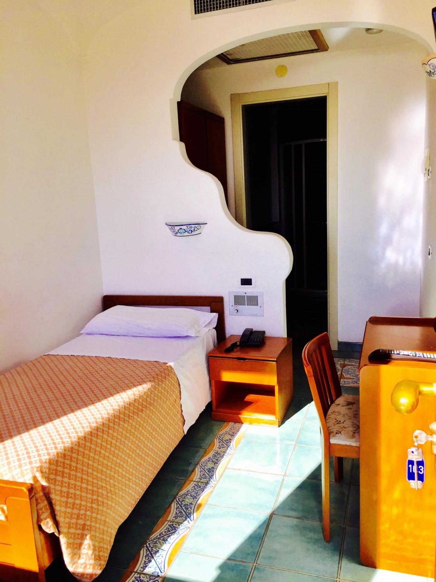 Hotel Don Felipe Ischia Pokoj fotografie